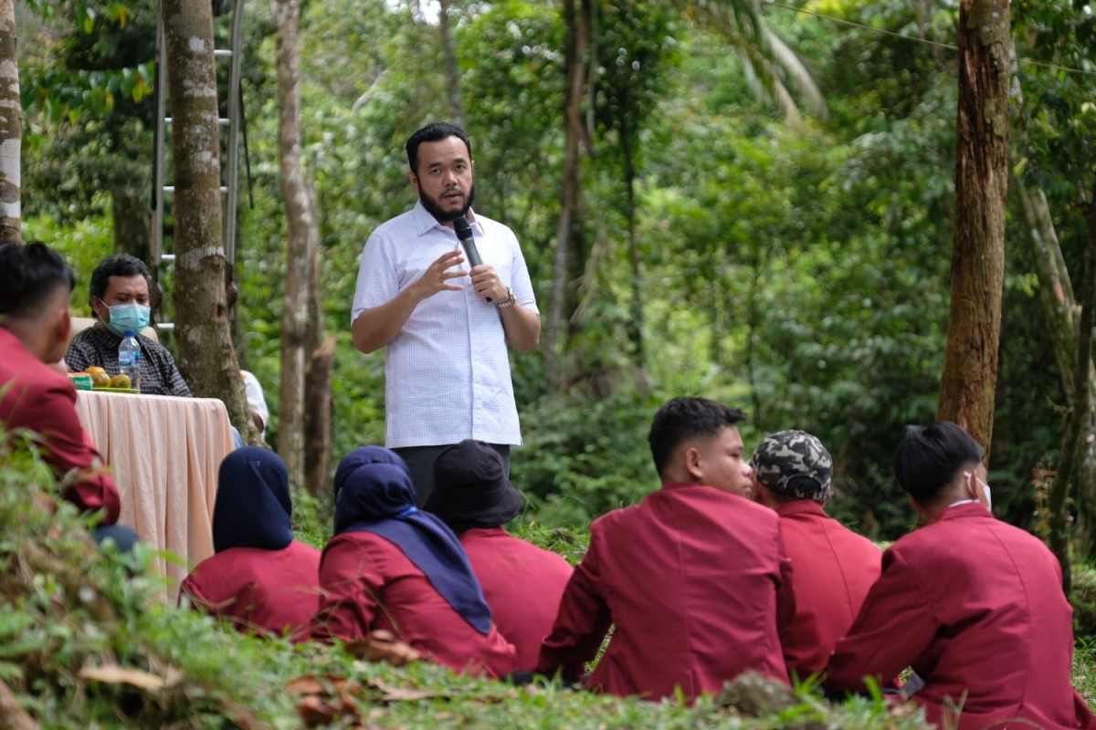 Kuliah Kemah Politik Bersama Fadly Amran